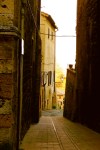 SAN GIMIGNANO, ITALY / A NARROW VIEW OF LIFE IN TUSCANY