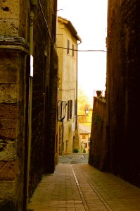 SAN GIMIGNANO, ITALY / A NARROW VIEW OF LIFE IN TUSCANY